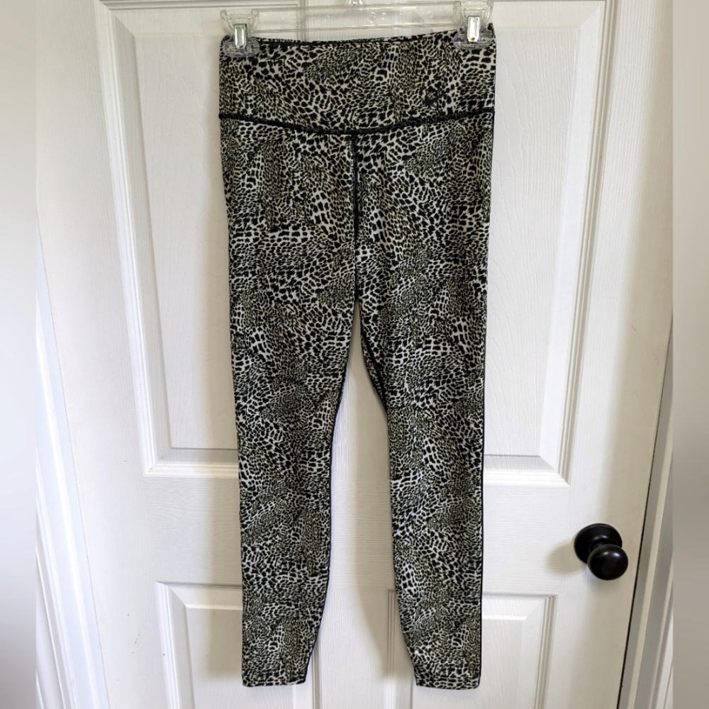 Nike One Dri-fit Training Tights leggings cheetah print high rise Size Small EUC